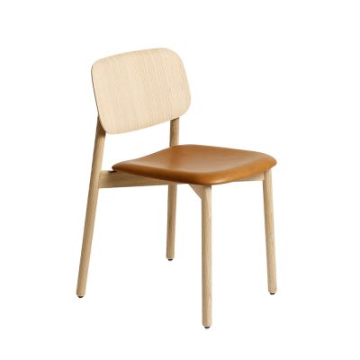 Hay Soft Edge Stuhl mit Holzrahmen und braunem Lederpolster, moderner Esszimmerstuhl.